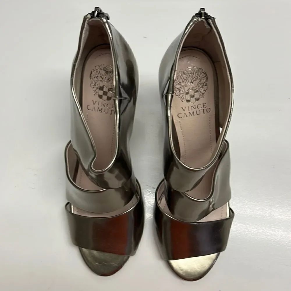 Vince Camuto 4” Zip-Up Metallic Peep Toe Heels- 8M